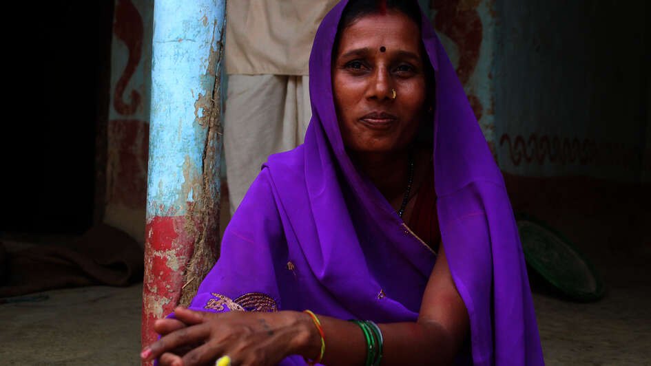 Landwirtin Rekha Devi Sharma in Malhaniya im Siraha Distrikt (Nepal).